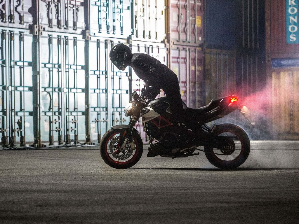 Фото мотоцикла Aprilia Shiver 900